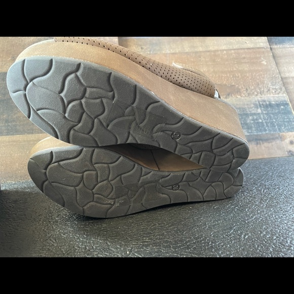 Women’s summer sandals, brand new in the box - Picture 4 of 5